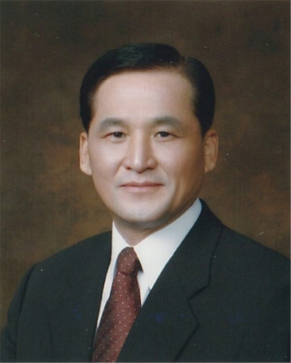 공군참모총장을 지낸 이한호 성우회 회장. 성우회는 28일 북한의 핵 선제공격 위협에 맞서 자체 핵개발 필요성을 처음 제기했다. 성우회 제공