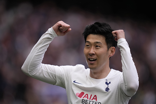 토트넘 홋스퍼의 손흥민이 2일 오전(한국시간) 영국 런던의 토트넘 홋스퍼 스타디움에서 끝난 EPL 홈경기에서 후반 34분 골 세리머니를 펼치고 있다.  AP뉴시스