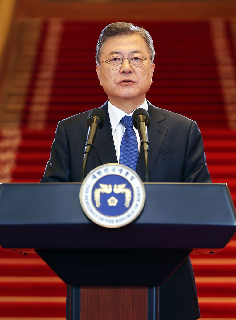 문재인 대통령이 9일 오전 청와대 본관에서 퇴임 연설을 하고 있다. 뉴시스