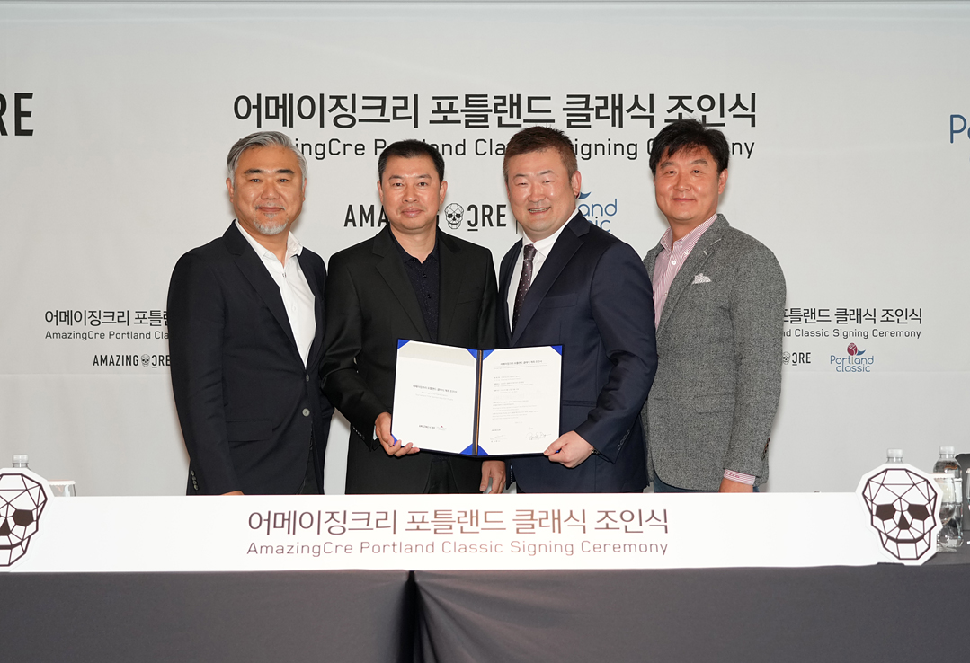 배슬기(왼쪽부터) 어메이징크리 대표, 유용문 어메이징크리 대표, 션 변 LPGA아시아 대표, 이성환 세마스포츠마케팅 대표가 11일 서울시 강남구 역삼동 조선팰리스강남에서 열린 LPGA투어 포틀랜드클래식 타이틀 스폰서 조인식에 참석해 기념 촬영을 하고 있다. 세마스포츠마케팅 제공