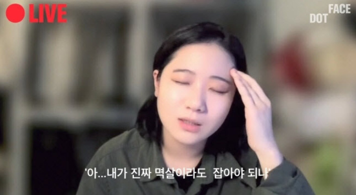 지난 3월 유튜브 ‘닷페이스’에 출연한 더불어민주당 박지현 공동비상대책위원장이 비서 성폭행 혐의로 구속수감 중인 안희정 전 충남지사의 부친상 빈소에 조문을 간 당시 여권 인사들을 비판하고 있다. 유튜브 닷페이스 캡처