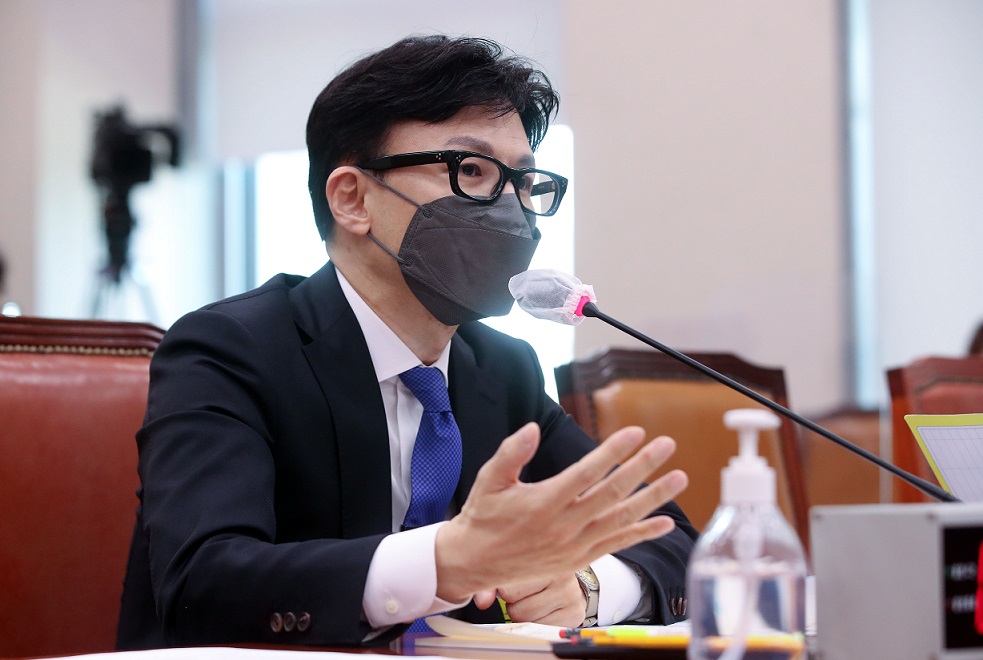 한동훈 법무부 장관 후보자가 지난 9일 국회에서 열린 인사청문회에서 질의에 답변하고 있다. 연합뉴스