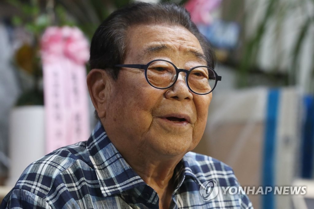 (서울=연합뉴스) 방송인 송해가 2019년 8월 8일 서울 종로구 원로연예인상록회에서 진행된 연합뉴스와 인터뷰에서 ‘전국노래자랑’ 울릉도편 관련 에피소드를 말하고 있다. 2019.8.9