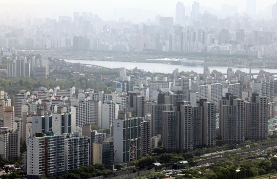 서울 영등포구 여의동 63스퀘어에서 바라본 시내 아파트 모습. 연합뉴스