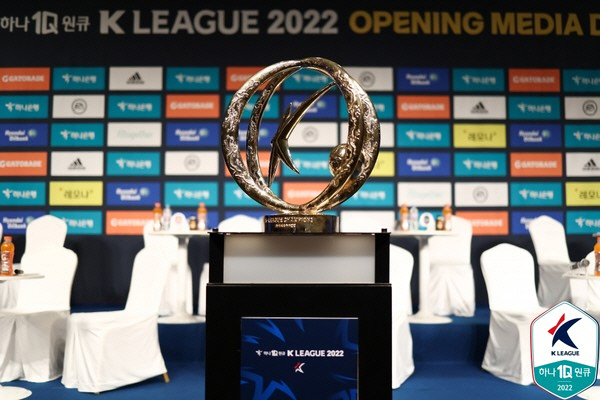 한국프로축구연맹은 28일 시작하는 K리그 일정부터 2022 AFC U-23 아시안컵에 출전하는 U-22 대표팀의 소집이 종료하는 날까지 K리그의 U-22 선수 의무 출전 규정을 일부 완화한다.  한국프로축구연맹 제공