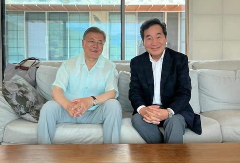 지난 25일 경남 양산시 하북면 평산마을 문재인 전 대통령 사저를 방문한 이낙연 전 더불어민주당 대표. 이 전 대표 페이스북