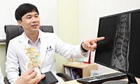 휴대폰 과다 사용·과격한 운동 탓… 2030 요통 는다
