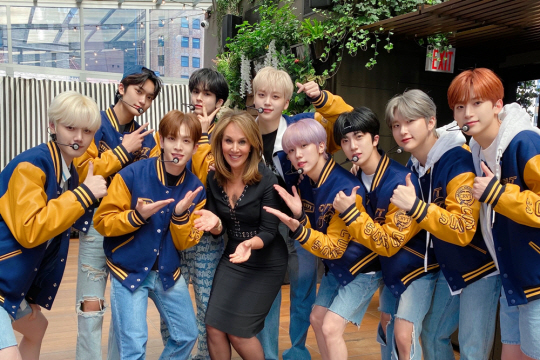 크래비티와 로잔나 인증샷