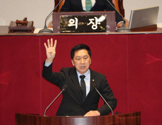 김기현 국민의힘 의원이 지난달 20일 국회 본회의에서 자신에 대한 징계안이 부당하다고 호소하고 있다. 연합뉴스