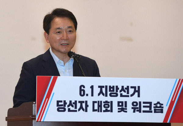 성일종 국민의힘 정책위의장이 9일 오후 서울 여의도 국회에서 열린 국민의힘 서울시당 6.1지방선거 당선자대회 및 워크숍에서 강연을 하고 있다. 국회사진기자단
