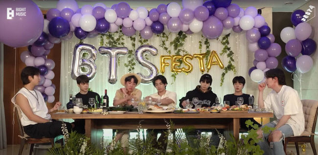 그룹 방탄소년단 멤버들은 14일 공개한 유튜브 영상 ‘찐 방탄회식’을 통해 지난 9년간의 활동에 대한 소회를 밝혔다.