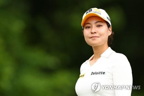 KPMG 여자 PGA 챔피언십 경기 도중 밝게 웃고 있는 전인지[게티이미지/AFP=연합뉴스]