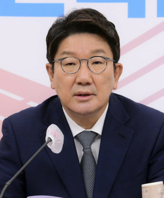 권성동 국민의힘 원내대표가 27일 오전 국회에서 열린 최고위원회의에서 발언을 하고 있다. 뉴시스