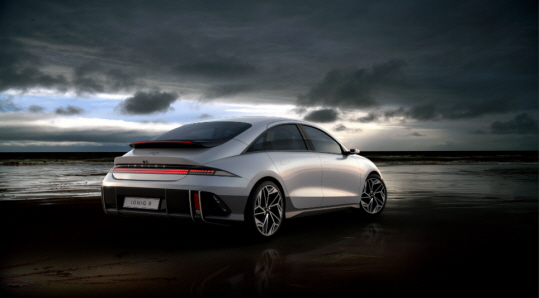 현대자동차 두 번째 전용 전기차 ‘아이오닉6’.