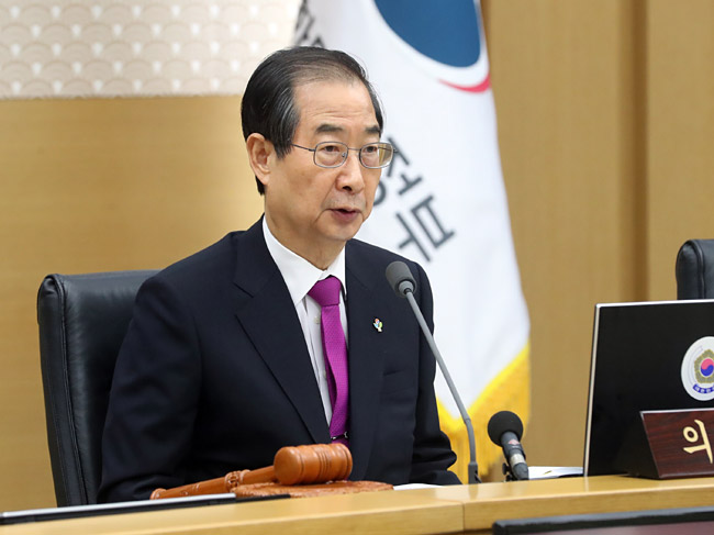 28일 정부세종청사에서 열린 국무회의에서 모두 발언하는 한덕수 총리. 뉴시스