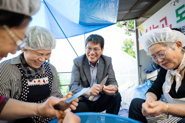 김돈곤 청양군수(가운데)