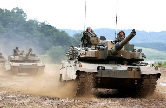 기동 훈련 중인 K2 흑표전차. 현대로템 제공