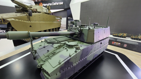 한화디펜스는 K9A1 개량형인 K9A2로 자주포시장의 본산 영국 자주포 사업 진출을 추진하고 있다. 사진은 K9A2 모형.한화디펜스 제공
