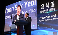 “국가·사회 힘의 균형 통한 민주주의로 권위주의 타파해야”