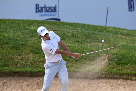노승열이 8일 오전(한국시간) 미국 켄터키주 니컬러스빌의 킨트레이스골프클럽에서 열린 PGA투어 바바솔챔피언십 1라운드 9번 홀에서 벌커 탈출을 시도하고 있다. AP뉴시스