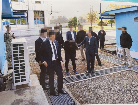2019년 11월 7일 판문점에서 북송되는 북한 어민 모습. 통일부 제공