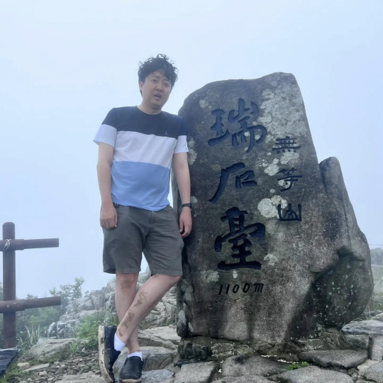 당 중앙윤리위원회의 징계 이후 잠행을 이어가고 있던 이준석 국민의힘 대표가 13일 자신의 페이스북 계정에 광주 무등산 산행 모습을 담은 사진을 공개했다. 페이스북 캡처