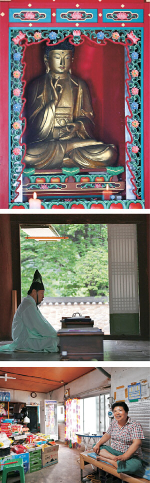 위 사진은 흑석사 극락전에 모셔진 목조아미타여래좌상. 국보로 지정된 유물이다. 가운데는 소수서원 강학당에서 서원의 학맥을 계승하는 모임인 소삼회 회원들이 경전을 읽는 모습. 아래 사진은 부석면 감곡리의 망해 나간 양조장 자리에 연 작은 가게. 가게 주인 강 씨가 간판으로 내건 이름이 ‘구멍가게’다.