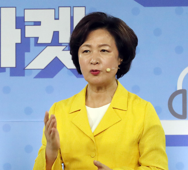 추미애 전 법무부 장관이 지난해 8월 12일 경기 파주시 한 스튜디오에서 열린 대선 후보 정책 라이브 커머스 ‘더 민: 정책마켓’에서 발언하고 있다. 뉴시스