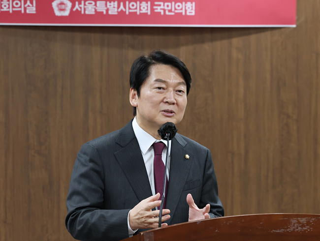 안철수 국민의힘 의원이 지난 21일 서울 중구 서울시의회 의원회관에서 열린 국민의힘 서울시의회 의원 세미나에서 특강하고 있다. 연합뉴스