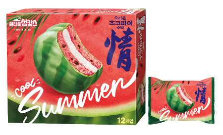 오리온이 여름철 한정판으로 출시한 ‘초코파이 수박’. 오리온 제공.