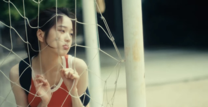 [서울=뉴시스] 아이브 ‘서머 필름’ 속 장원영. 2022.08.01. (사진 = 스타쉽 엔터테인먼트 제공) photo@newsis.com *재판매 및 DB 금지
