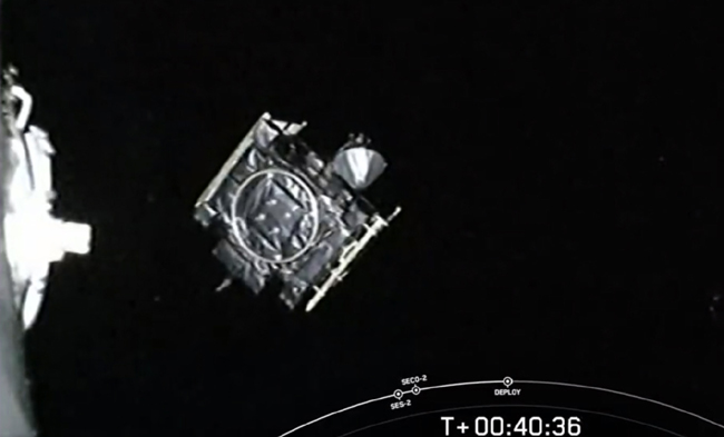 달 궤도선 다누리가 발사 후 40분쯤 지구로부터 1655㎞ 지점에서 발사체와 분리돼 달로 향하는 전이 궤도로 진입하고 있다. 스페이스X 트위터 캡처