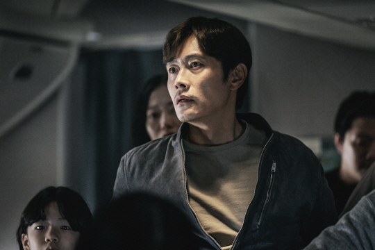 비상선언. 쇼박스 제공