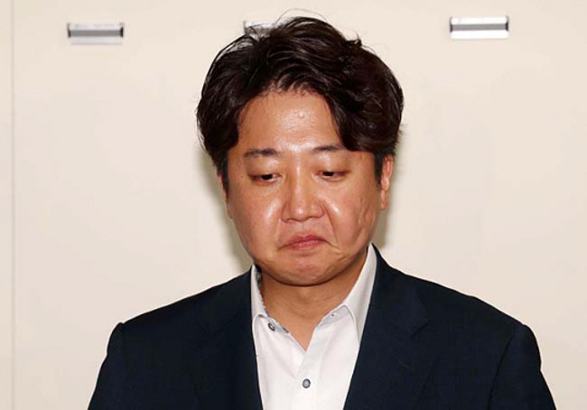 이준석 국민의힘 대표가 지난달 7일 국회에서 열린 당 중앙윤리위원회의에 출석하며 입장을 밝히고 있다. 연합뉴스