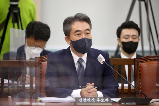 윤희근 경찰청장 후보자가 8일 오전 국회 행정안전위원회에서 열린 인사청문회에서 의원 질의에 답변하고 있다. 국회사진기자단