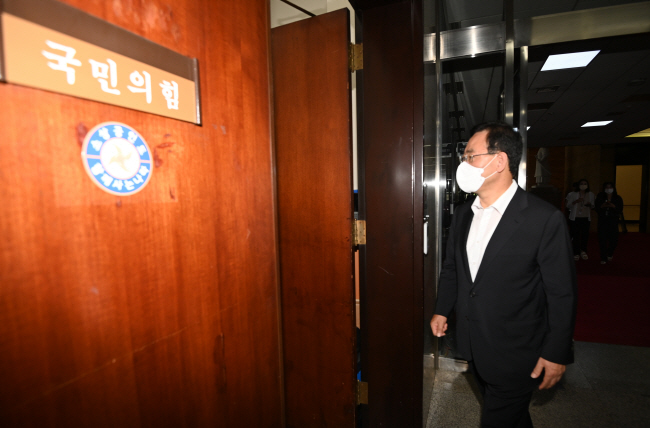 주호영 국민의힘 비상대책위원장이 10일 오전 국회 당 대표실로 출근하고 있다. 연합뉴스