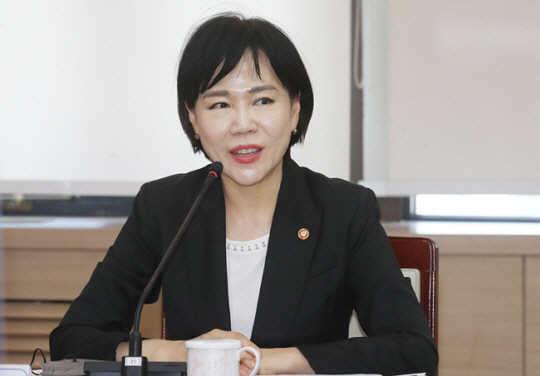 전현희 국민권익위원장이 지난 6월 16일 정부서울청사에서 열린 청렴윤리경영 정책자문단 간담회에서 발언하고 있다. 뉴시스