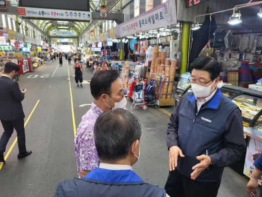 정진수(오른쪽) 중소기업유통센터 대표
