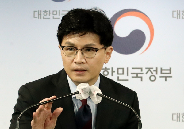한동훈 법무부장관이 12일 오전 서울 종로구 정부서울청사에서 8·15 특별사면‘ 브리핑을 하고 있다. 뉴시스