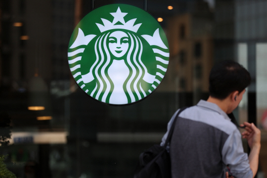 지난달 서울 시내 한 스타벅스 매장 모습. 뉴시스