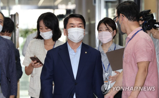 지난 27일 국회에서 열린 중진의원 간담회에 참석한 안철수 국민의힘 의원. 연합뉴스