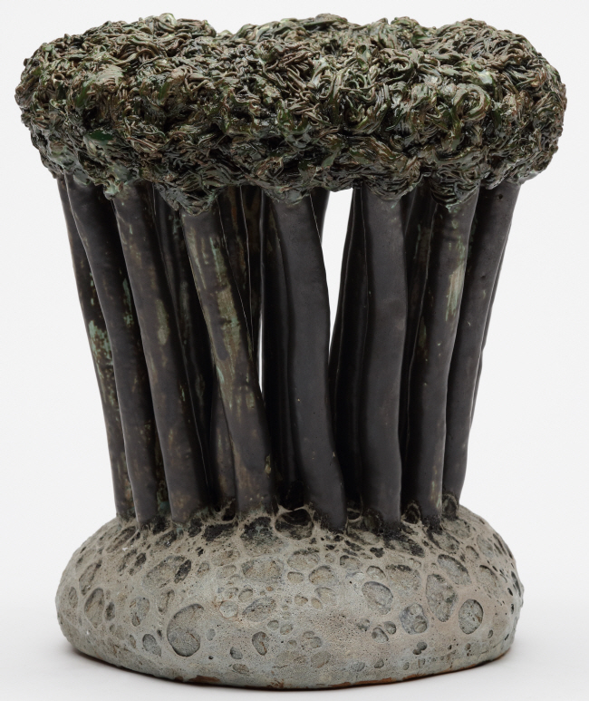 조윤득, 생명3, 39×37×55㎝, 점토에 유약, 2022.