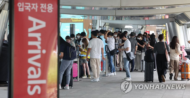3일부터 입국전 코로나19 검사 중지 [연합뉴스 자료사진]