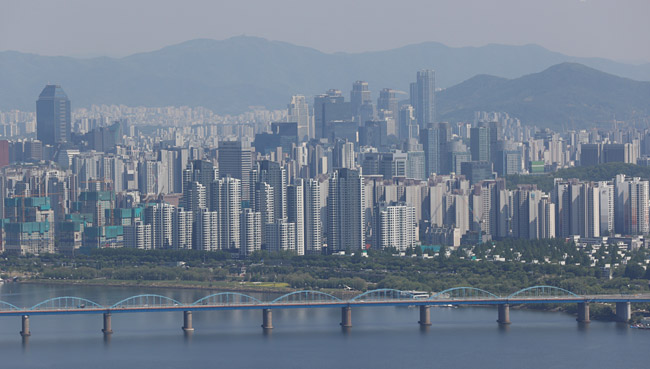 한강에서 바라본 서울의 아파트 단지들. 연합뉴스