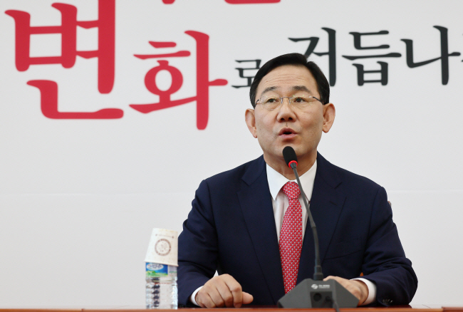 주호영 전 국민의힘 비상대책위원장이 6일 오전 국회에서 기자회견을 통해 새로 출범하는 비대위에서 비대위원장직을 맡지 않겠다는 뜻을 밝히고 있다.  국회사진기자단