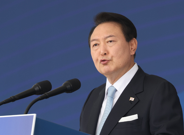 윤석열 대통령이 지난달 19일 충북 충주시 중앙경찰학교에서 열린 310기 졸업식에서 축사를 하고 있다. 연합뉴스