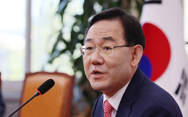 주호영 국민의힘 의원이 6일 오전 국회에서 기자회견을 열고 당이 추진하는 ‘새 비상대책위원회’에서 비대위원장직을 맡지 않겠다고 밝히고 있다. 국회사진기자단