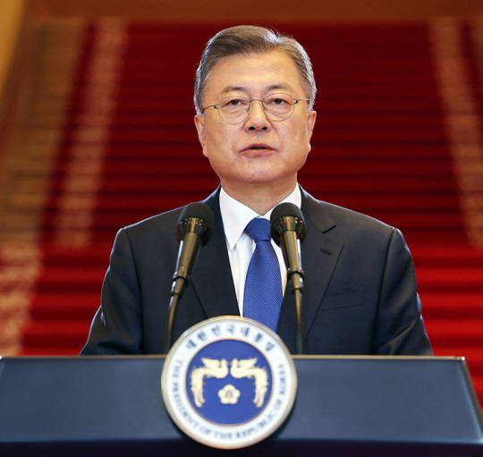 지난 5월 9일 문재인 전 대통령이 청와대 본관에서 퇴임 연설을 하고 있다. 뉴시스