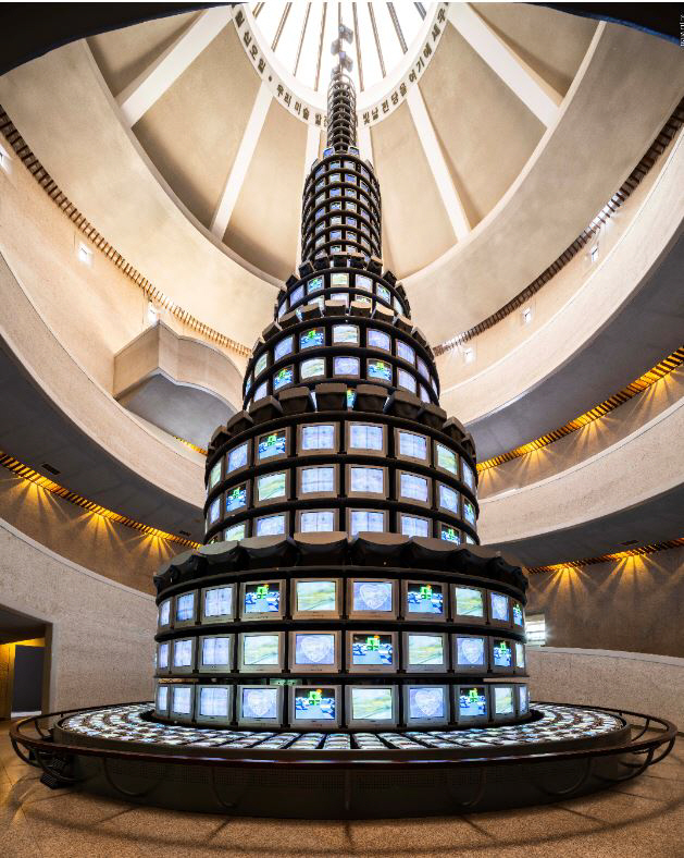 지난 15일 국립현대미술관 과천관에서 재가동한 백남준의 ‘다다익선’. 노후화로 인해 지난 2018년 가동을 중단했다가 보수·복원 작업을 거쳐 다시 불을 켰다.  국현 제공