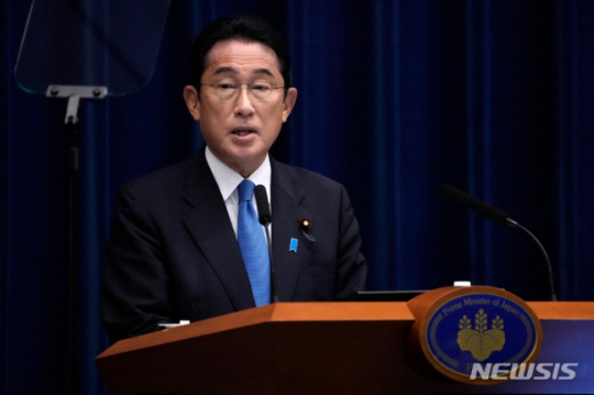 지난달 31일 기시다 후미오 일본 총리가 도쿄의 총리 관저에서 기자회견을 가지고 발언하고 있다.AP뉴시스